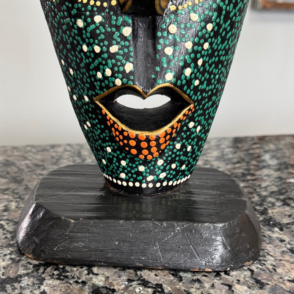 Hand Crafted Vibrant wooden carved Mask Sculpture - Black, Green, Orange - Picture 3 of 14